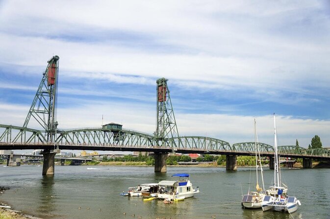 2.5-hour Dinner Cruise on Willamette River - Dinner, piano music, and the first stretch of river