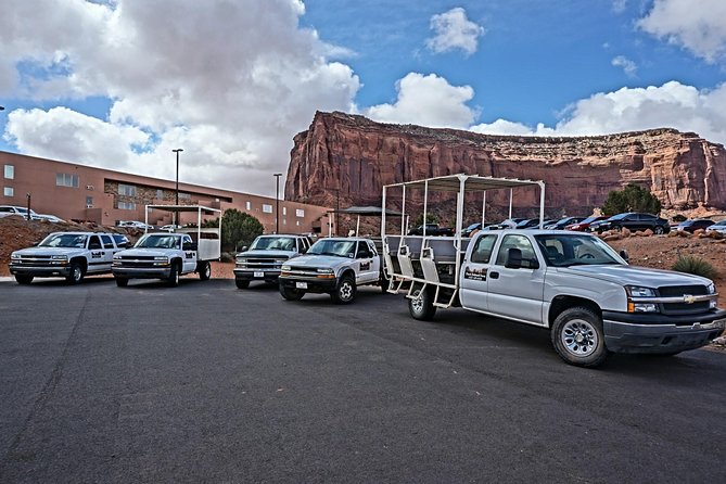 2.5 Hours of Monument Valley's Backcountry 4×4 Tour - Big Hogan, a natural photo studio