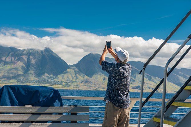 2-Hour Oahu Whale Watch from Ala Wai Harbor, Waikiki - Choosing between the upper deck and main cabin