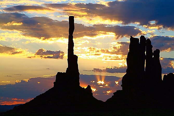 3.0 Hours of Monument Valley's Sunrise or Sunset 4×4 Tour - The Mittens, Merrick Butte, and North Window