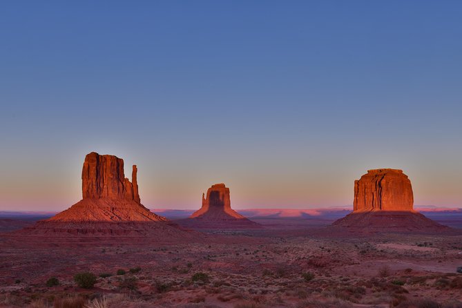 3.0 Hours of Monument Valley's Sunrise or Sunset 4×4 Tour - Sun’s Eye Arch and the small details in the stone