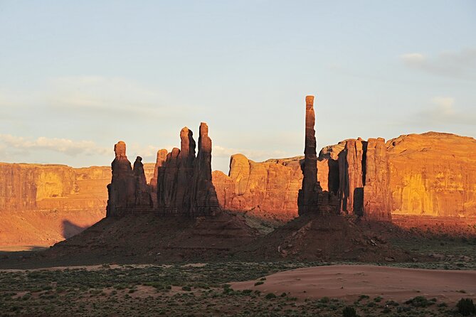 3.0 Hours of Monument Valley's Sunrise or Sunset 4×4 Tour - Totem Pole and Yei Bi Cheii