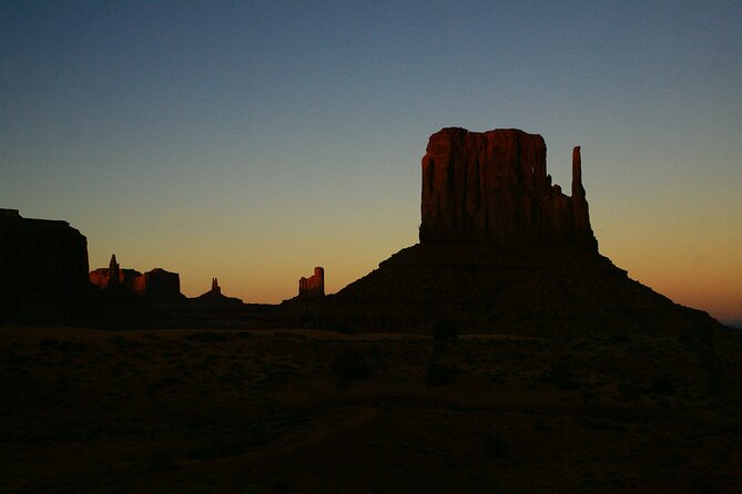 3.0 Hours of Monument Valley's Sunrise or Sunset 4×4 Tour - Artist’s Point and the changing angles of the valley