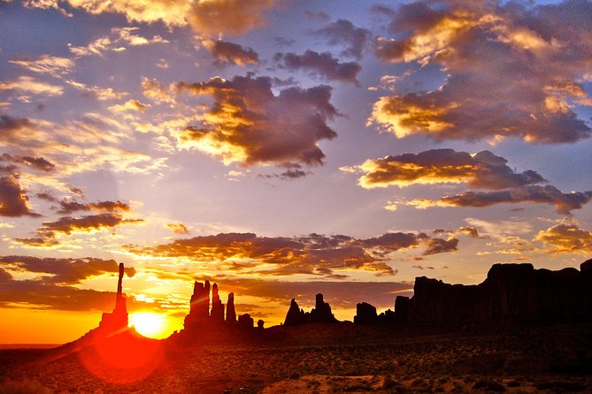 3 Hour Monument Valley Tour - Suns Eye Arch and Ear of the Wind Arch