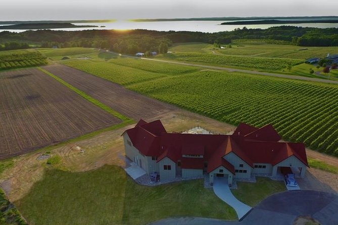 5-Hour Traverse City Wine Tour: 4 Wineries on Old Mission Peninsula - Why Old Mission Peninsula works so well for a wine day