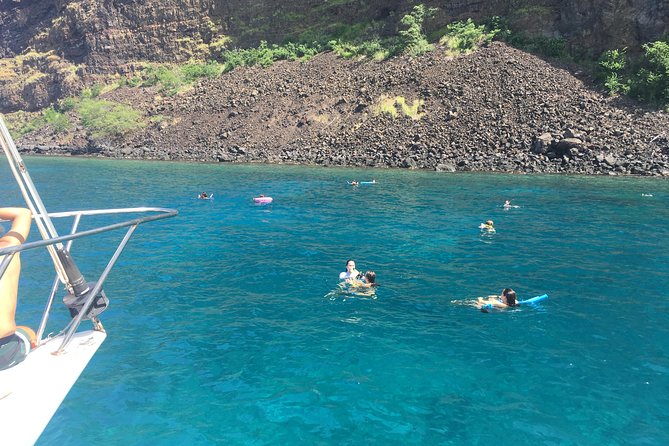 Afternoon Sail & Snorkel to the Captain Cook Monument - The boat ride along the Kona coast