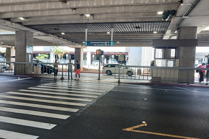 Airport Shuttle - HNL Airport to Waikiki - Where the $21.99 price makes sense