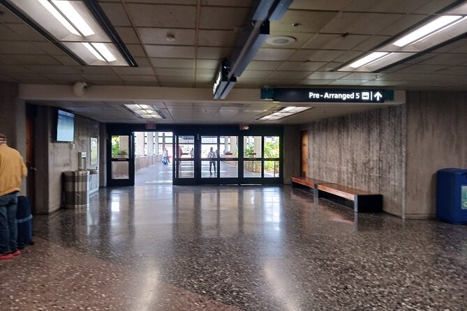 Airport Shuttle - HNL Airport to Waikiki - The pickup problem you should plan around