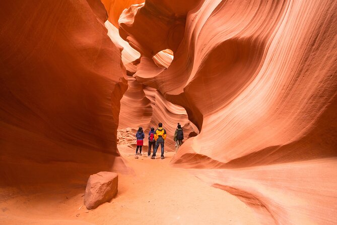 Antelope Canyon and Horseshoe Bend Day Trip from Las Vegas - A brief Lake Powell overlook