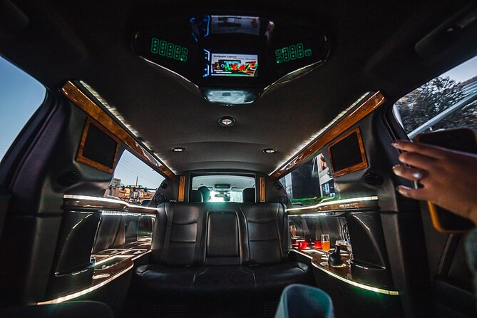 Arrival Transfer: Private Luxury 8 Passenger Limousine Service - Timing, flight coordination, and communication