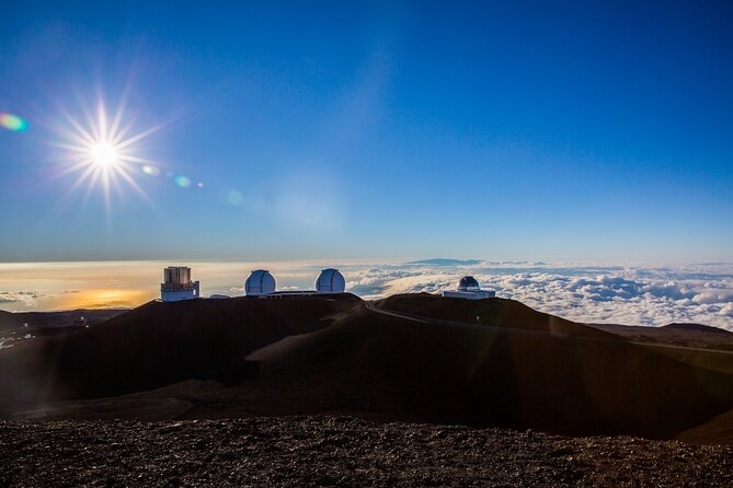 Big Island GOAT Experience: Mauna Kea Summit, Sunset & Stars - Snacks, hot drinks, and the included photograph