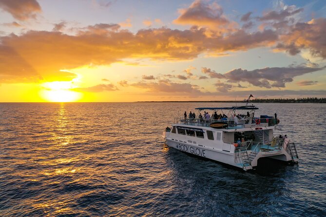 Big Island Historical Dinner Cruise to Kealakekua Bay - Boarding at Kailua Pier and settling in