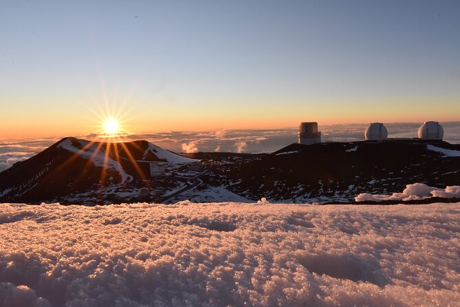Big Island: Mauna Kea Summit Tour with Free Night Star Photo - Stargazing with a telescope and laser pointer