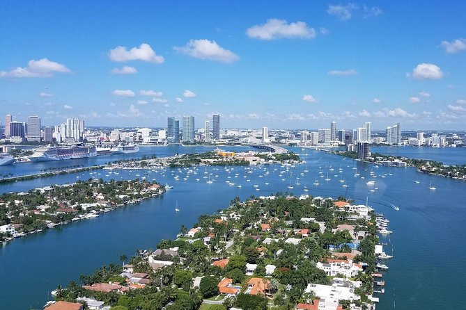 Biscayne Bay and Celebrity Island Homes Boat Tour 90 Minute - Downtown Miami from Biscayne Bay