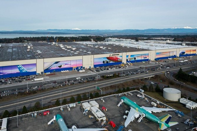 Boeing Factory Tour with Guided Transport from Seattle - The coach ride from downtown Seattle