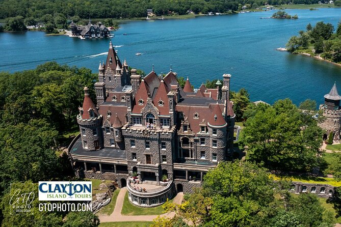 Boldt Castle and 2 Nation Tour - Cruising past the Thousand Islands