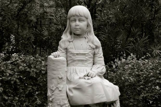 Bonaventure Cemetery Scenic History Art Symbols and Film Tour - The mood: beautiful, quiet, and sometimes moving
