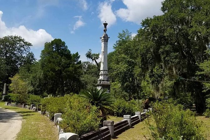 Bonaventure Cemetery Scenic History Art Symbols and Film Tour - Shannon Scott and the guide team