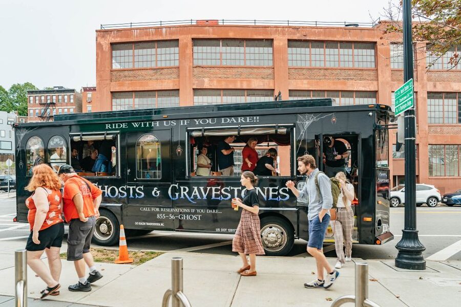 Boston: 1.5-Hour Ghosts and Gravestones Tour - Granary Burying Ground and Boston’s famous dead