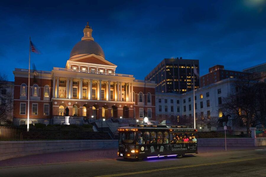 Boston: 1.5-Hour Ghosts and Gravestones Tour - The guides are the main attraction