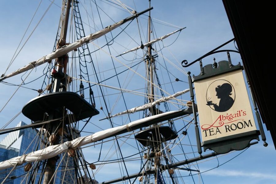 Boston: Boston Tea Party Ships and Museum Interactive Tour - Marching toward Griffin’s Wharf