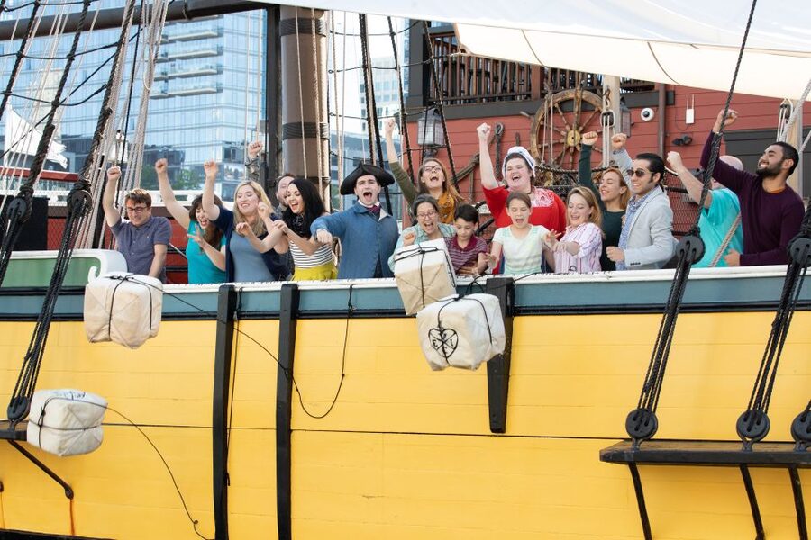 Boston: Boston Tea Party Ships and Museum Interactive Tour - Throwing tea overboard