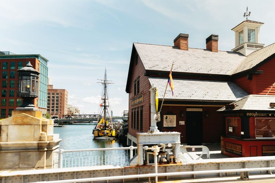 Boston: Hop-on Hop-off Old Town Trolley Tour - Charlestown Navy Yard and the USS Constitution