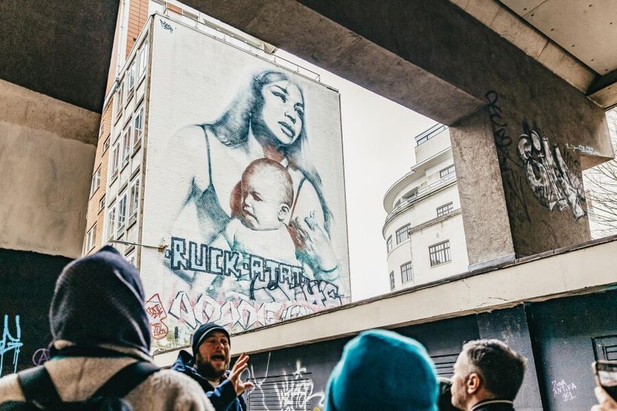 Bristol: Blackbeard to Banksy Guided Walking Tour - Bristol Bridge, Llandoger Trow, and the harbour