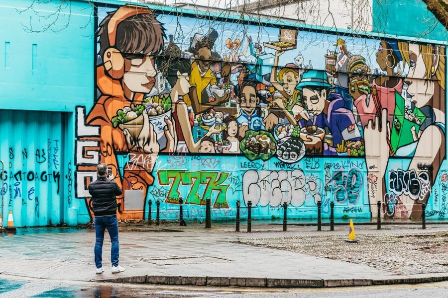 Bristol: Blackbeard to Banksy Guided Walking Tour - How the two-hour pace feels