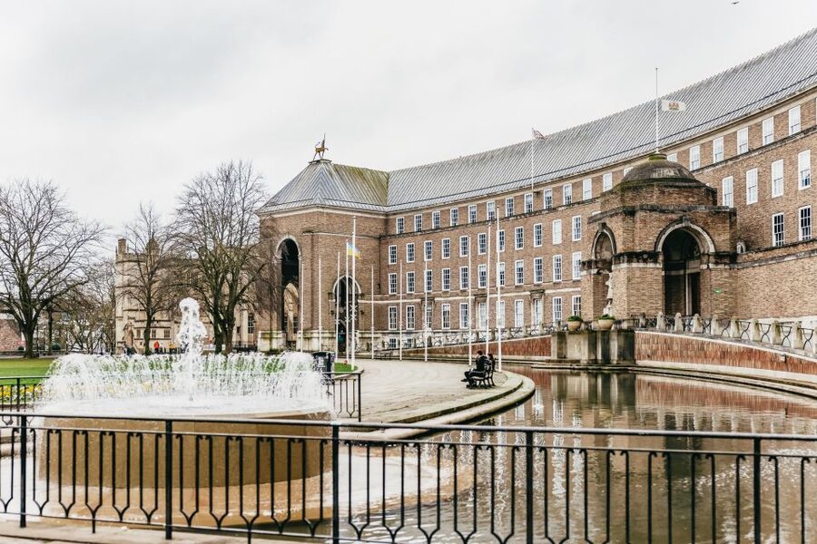Bristol: Blackbeard to Banksy Guided Walking Tour - The guides make the difference