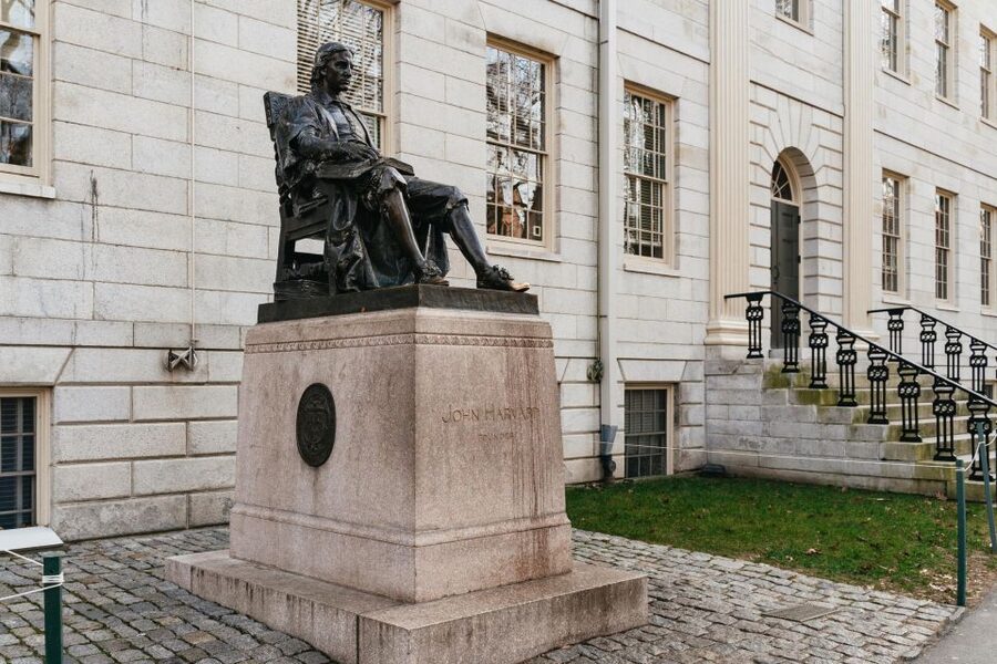 Cambridge: Harvard University Student-Guided Walking Tour - Johnston Gate and the sense of arrival