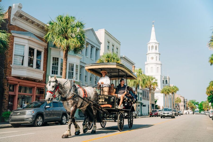 Charleston: Historical Downtown Tour by Horse-drawn Carriage - Harbor views, Rainbow Row, and the old city streets