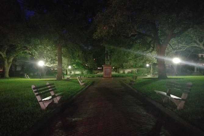 Charleston's Pleasing Terrors Night-Time Walking Ghost Tour - How the 90-minute format feels