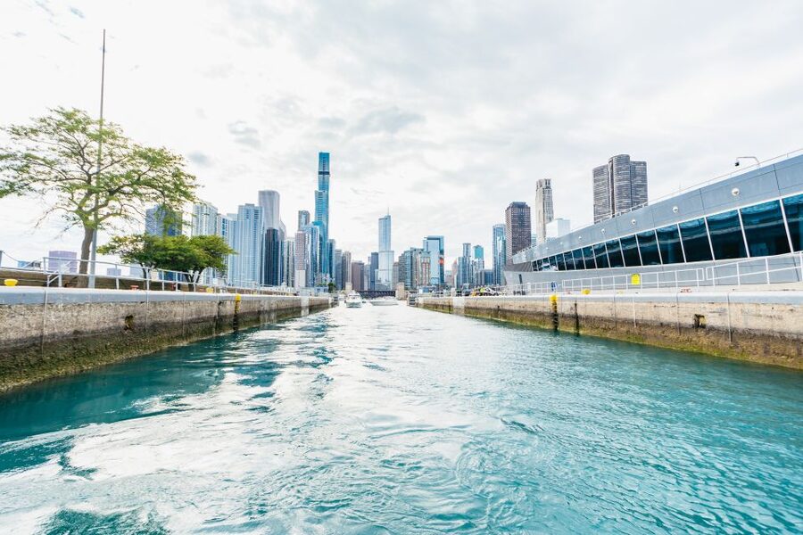Chicago: 1.5-Hour Lake and River Architecture Cruise - Merchandise Mart and Mid-Century Chicago