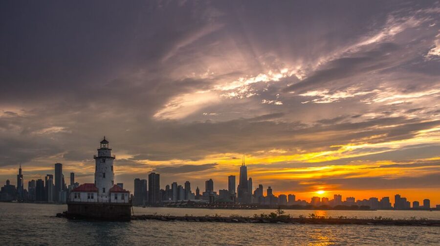 Chicago: 1.5-Hour Scenic Sunset Lake Cruise - From Michigan Avenue to the Chicago River