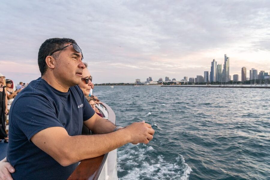 Chicago: 1.5-Hour Scenic Sunset Lake Cruise - The onboard bar and Garrett’s Popcorn