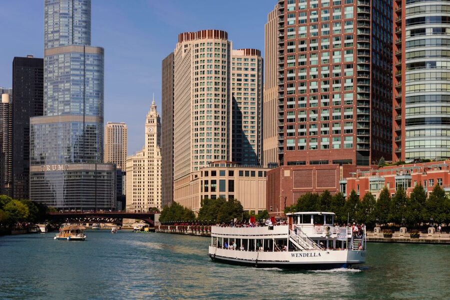 Chicago: 45-Minute Family-Friendly Architecture River Cruise - From the Wrigley Building toward Willis Tower