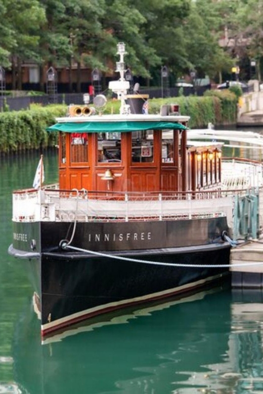Chicago: Architecture Boat Tour with Drinks - What the guides add to the ride