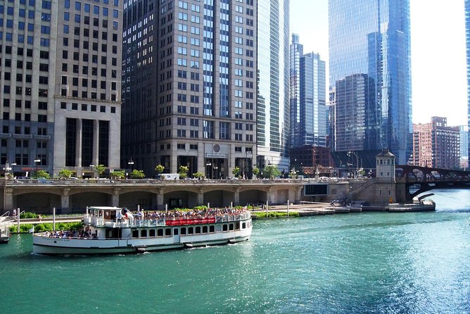 Chicago Architecture Center River Cruise aboard First Lady - Marina City’s concrete corncobs