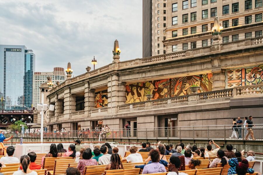 Chicago: Architecture River Cruise Skip-the-Ticket Line - The guides make or break the hour