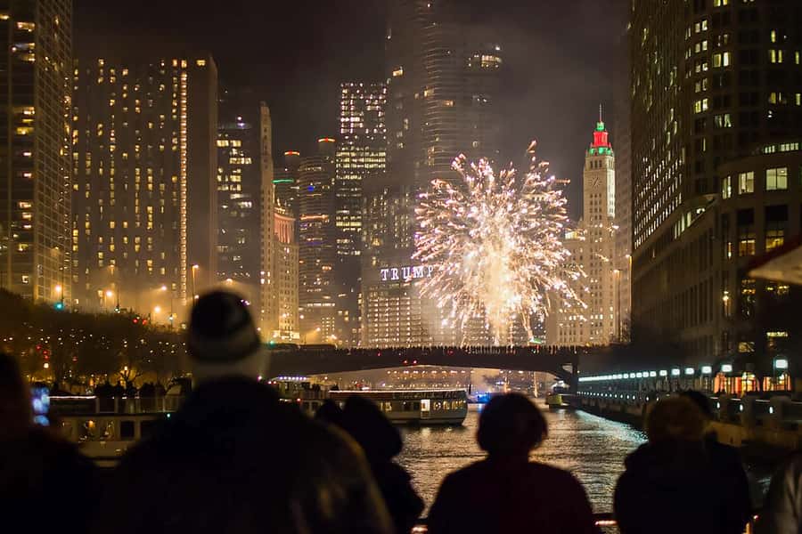 Chicago: Fireworks Cruise with Lake or River Viewing Options - The basic choice: river fireworks or Lake Michigan
