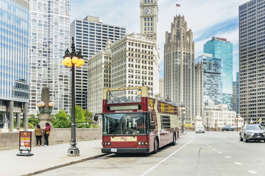 Chicago: Hop-on Hop-off Sightseeing Tour by Open-top Bus - What this bus tour is really good at