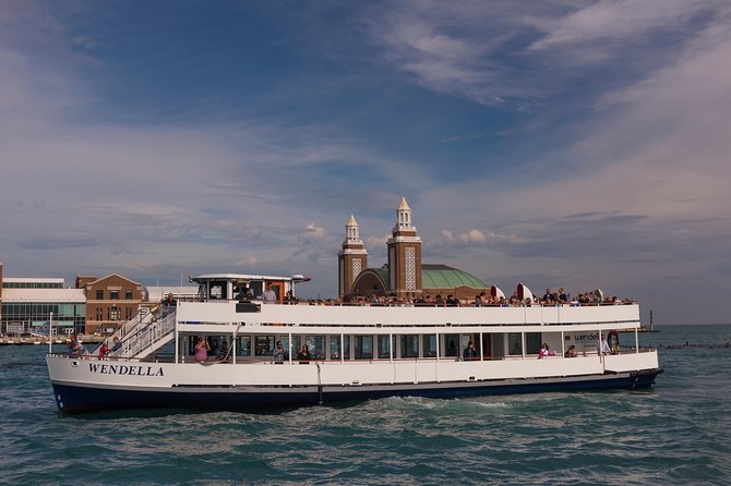 Chicago Lake and River Architecture Tour - Out onto Lake Michigan for the wide view