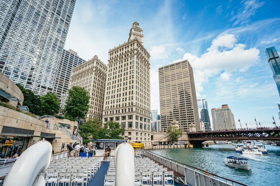 Chicago River: 1.5-Hour Guided Architecture Cruise - Food, drinks, and practical comfort