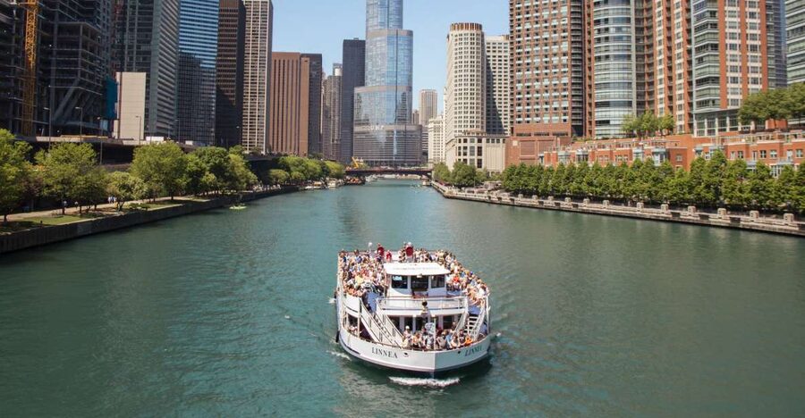 Chicago River: 1.5-Hour Guided Architecture Cruise - Marina City and the Merchandise Mart