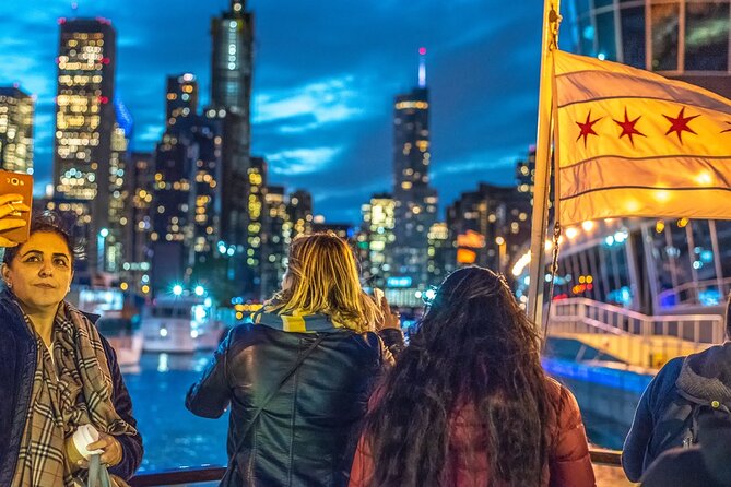 Chicago River 45-Minute Architecture Tour from Magnificent Mile - The guides make the short ride work