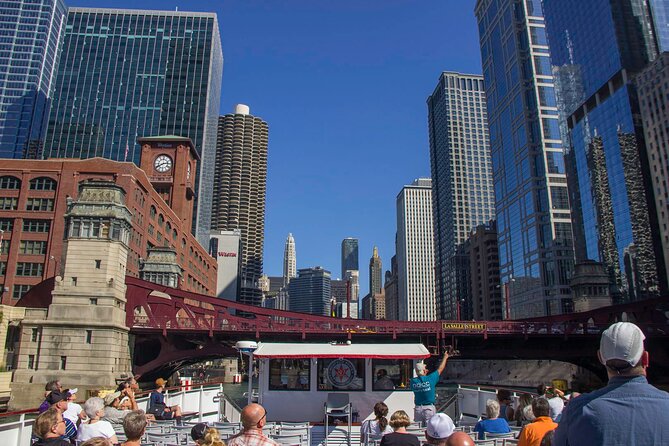 Chicago River 45-Minute Architecture Tour from Magnificent Mile - Choosing your seat on the boat