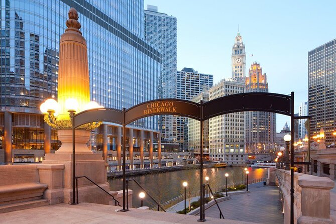 Chicago River 90-Minute Architecture Tour - Boarding and Choosing Your Seat
