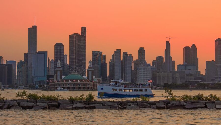 Chicago: Shoreline Lake Michigan Skyline Cruise - Comfort, motion, and the small extras