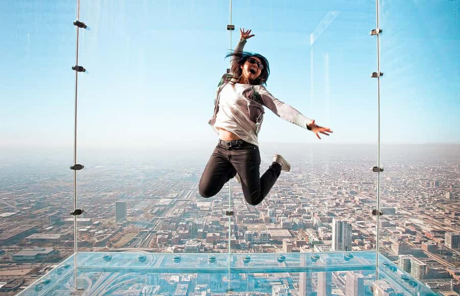 Chicago: Willis Tower Skydeck and The Ledge Ticket - Entering Willis Tower on South Wacker Boulevard